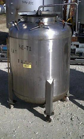200 gallon stainless steel storage tank.  Has top mounted spray ball.  1.5